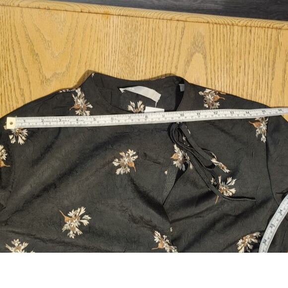 Vince Tossed Bouquet Tie Neck Blouse Top Long Sleeve Black Floral Womens XS NWT - Picture 6 of 8